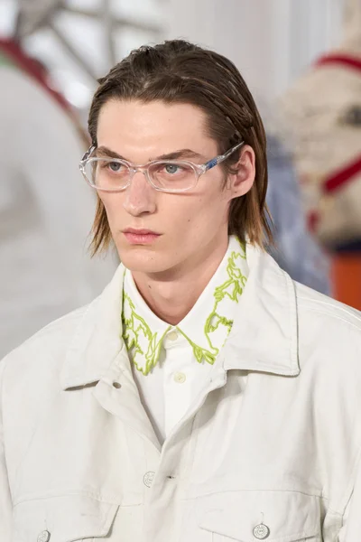 Look 46